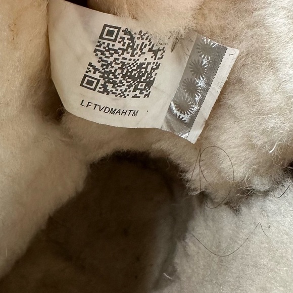 UGG Mariana S/N 1008426 Brown Leather Boots. Size 7 - Picture 10 of 10